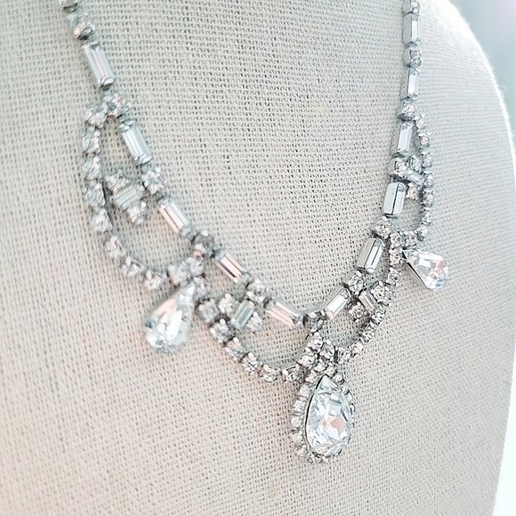 VINTAGE Leo Glass rhinestone necklace - Picture 2 of 6